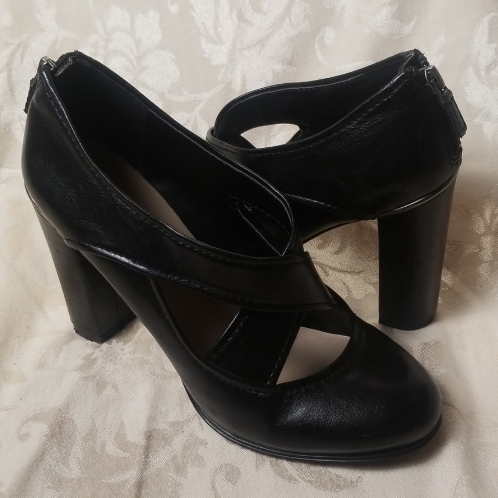 Franco Sarto Black Leather Roam Pump